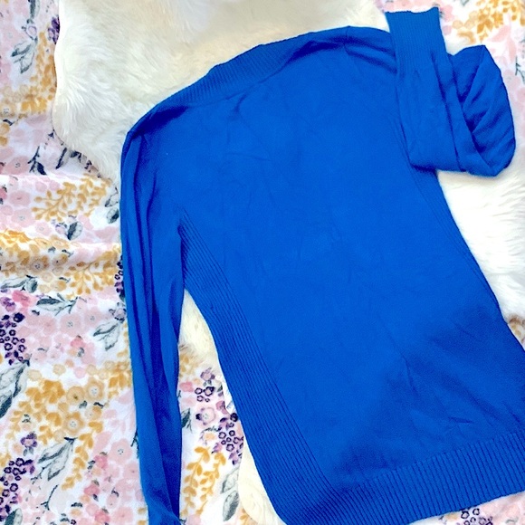 »EXPRESS» Royal Cobalt Lightweight Pullover VNeck Top, Luxurious Softness•Medium - Picture 6 of 16